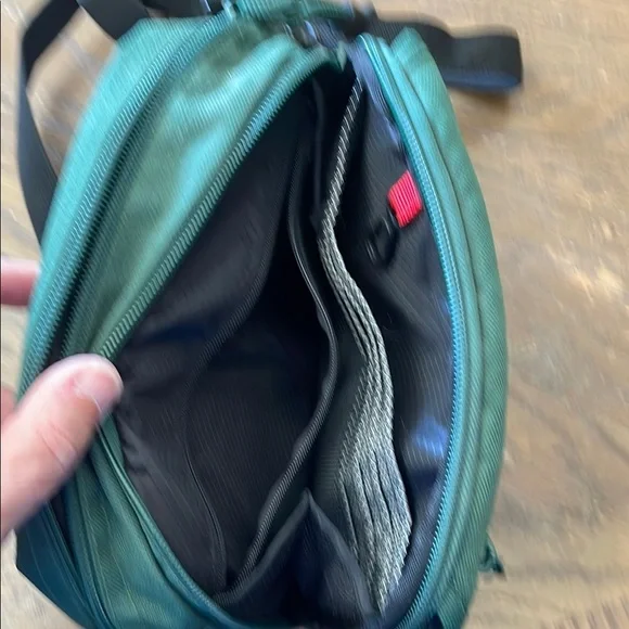 🆕❤️Green Crossbody Bag - Picture 3 of 6